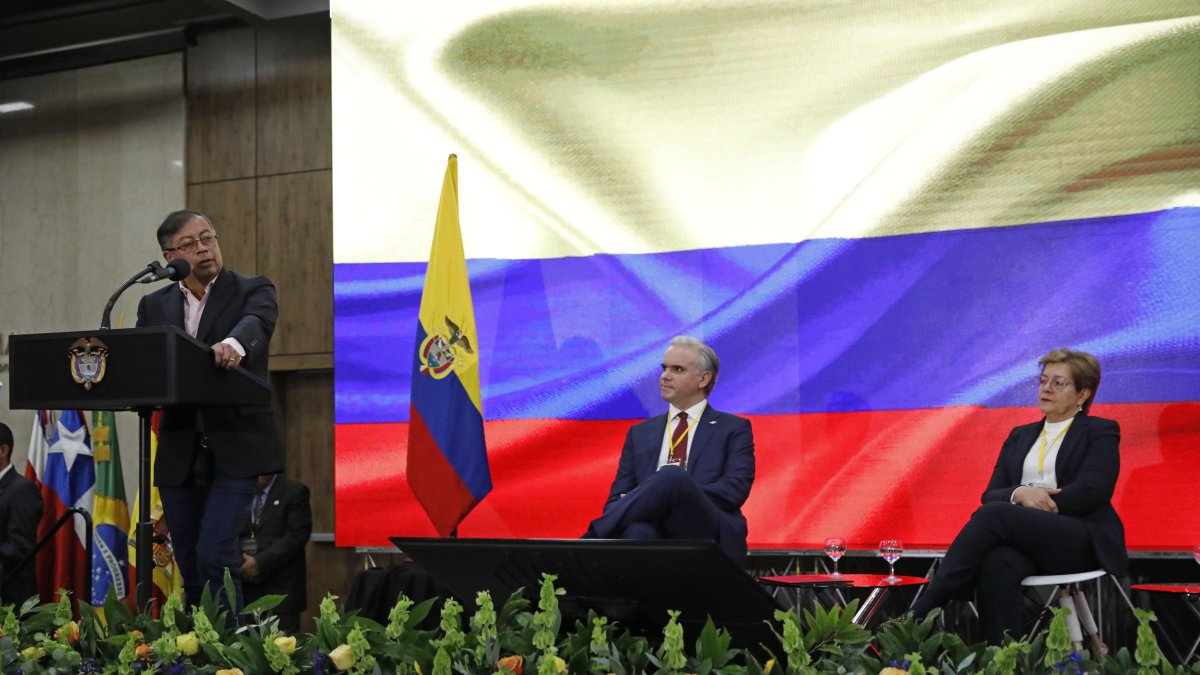 Debate. Políticos iberoamericanos se reunieron para dialogar cómo reducir el índice de comercio informal.