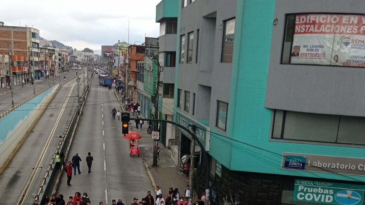 El cuerpo de la víctima quedó atrapado debajo del neumático del vehículo de pasajeros.