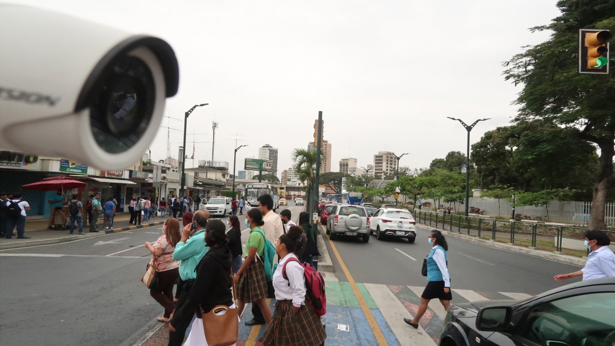 Trabajo. La propuesta abarca a sectores bancarios y comerciales, y los que tienen mayor concurrencia.