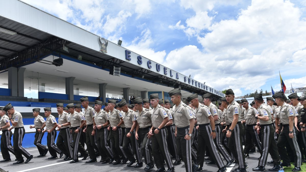 Situación. Los escándalos y asesinatos a miembros de la institución en Ecuador se han vuelto recurrentes. Cadetes de Policía.