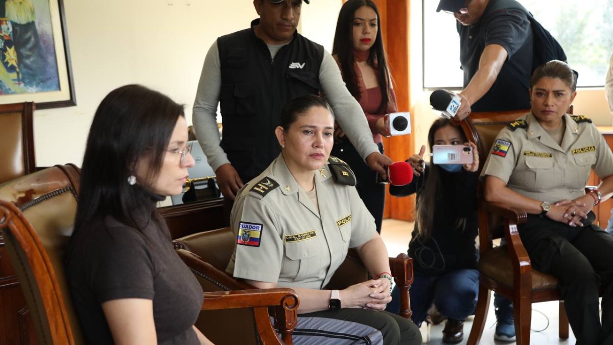 Cita. Irany Ramírez, directora de la ESP, recibió a comisión.