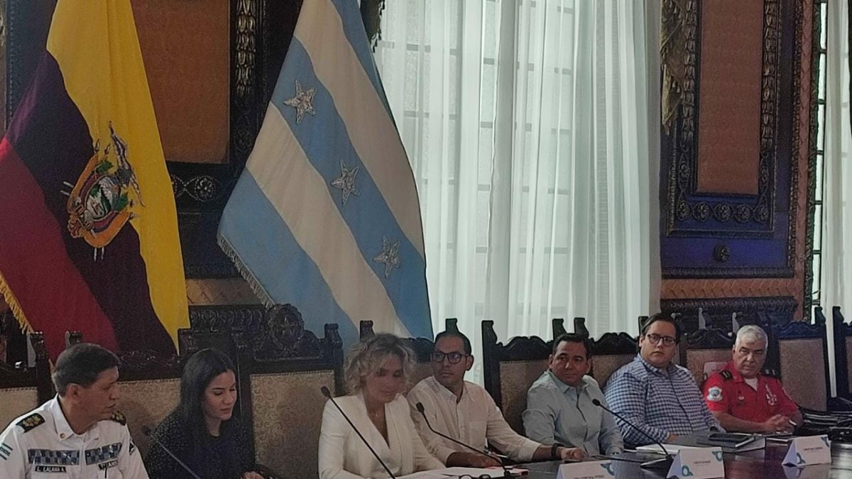 Varias autoridades encargadas brindaron una rueda de prensa sobre la preparación para la final a jugarse en Guayaquil