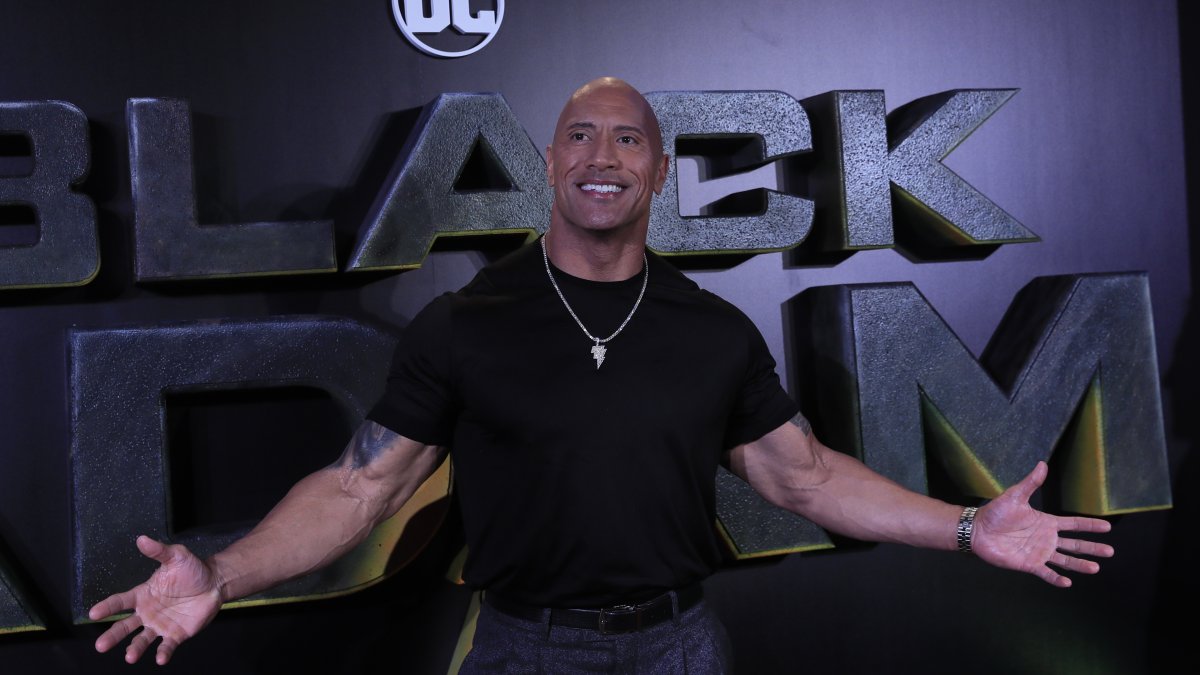 El actor estadounidense Dwayne Johnson​ posa en la presentación de la película 