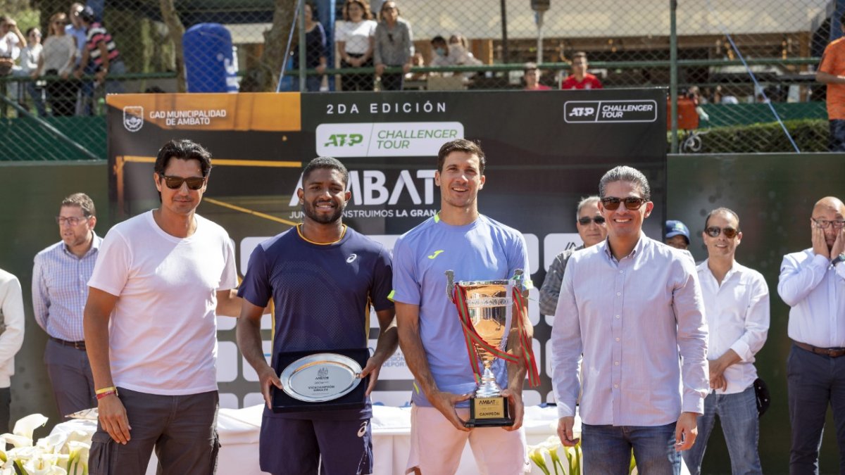 El brasileño Joao Reis Da Silva (i), vicecampeón, y el monarca 2022 Facundo Bagnis.
