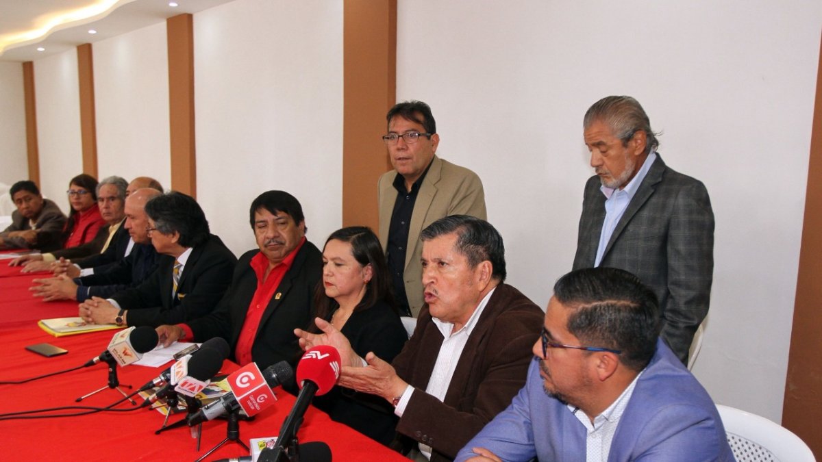 Los gremios de trabajadores no logran un consenso para elegir a su delegado al Consejo Directivo del IESS.