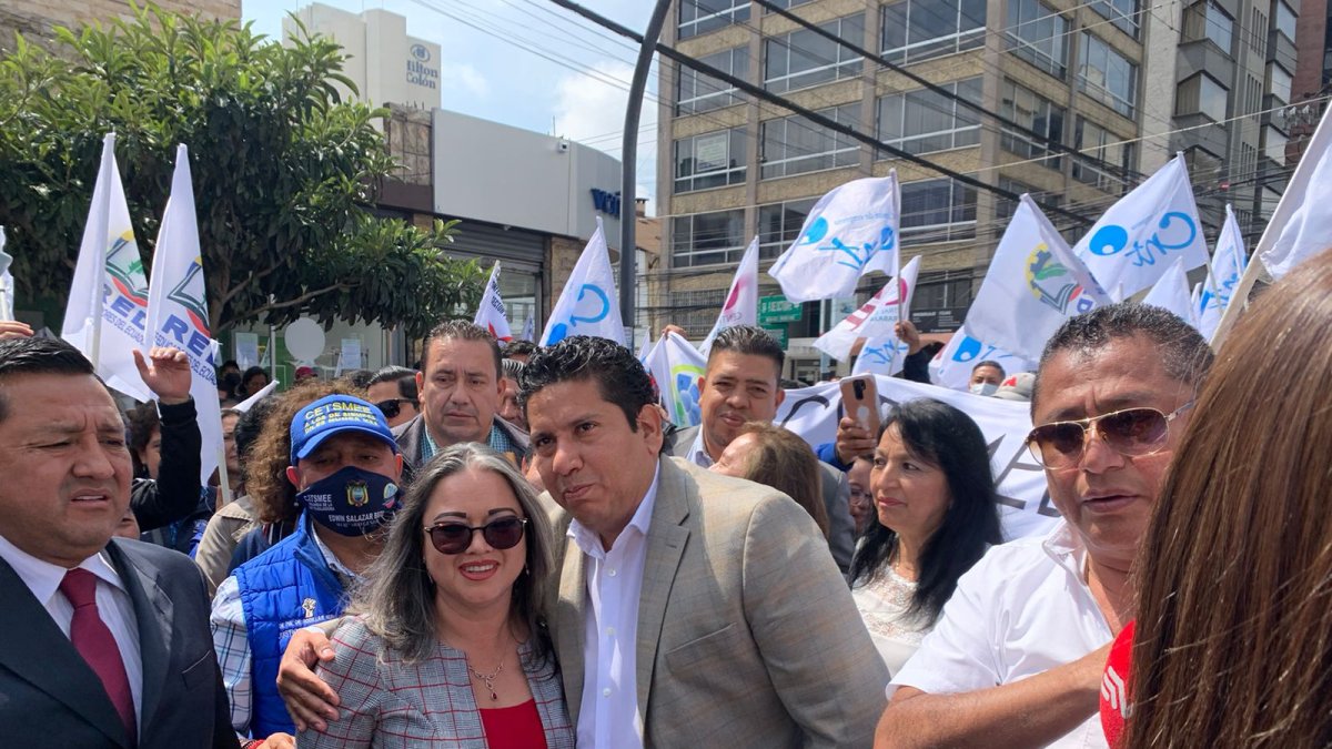 Evento. Richard Gómez (d) y Mercy Maldonado (I) también son delegados para ocupar un puesto en el Consejo Directivo del IESS