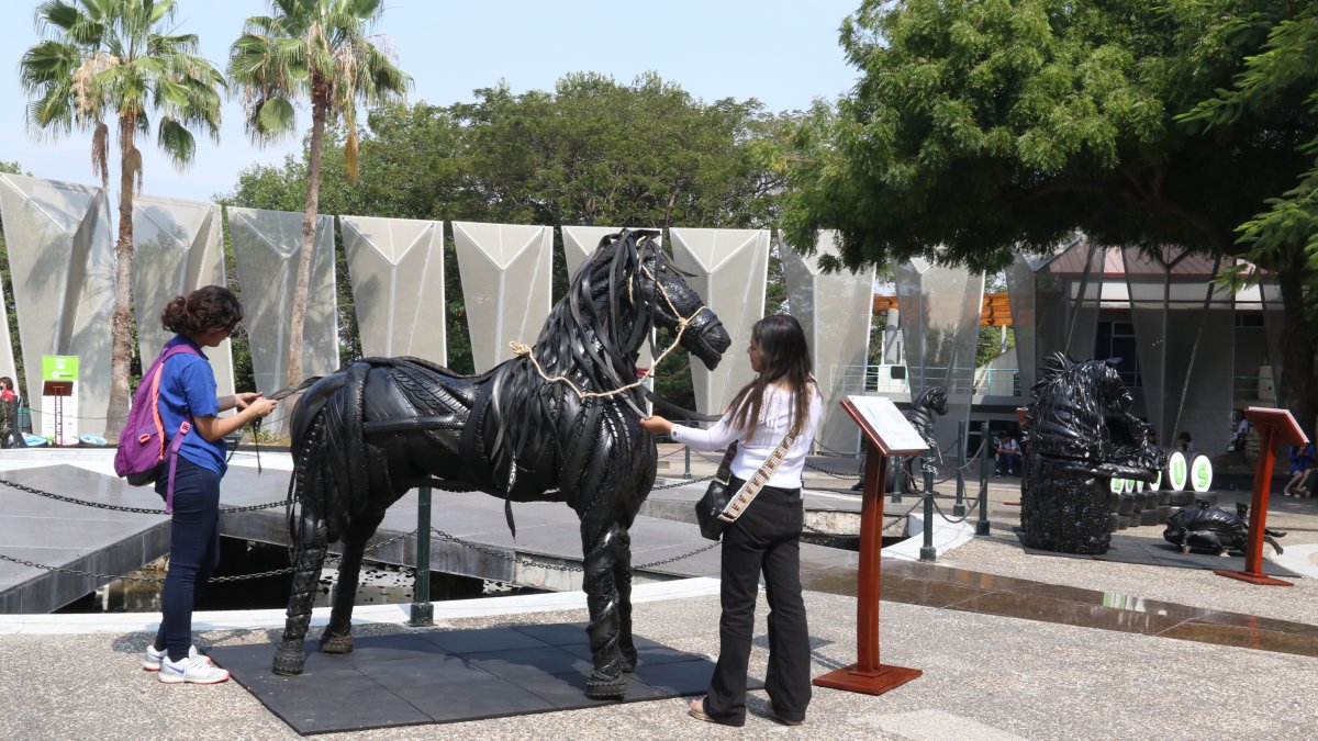 Corcel. La escultura de Kevin Duque es uno de los trabajos más llamativos en la muestra en Guayarte.