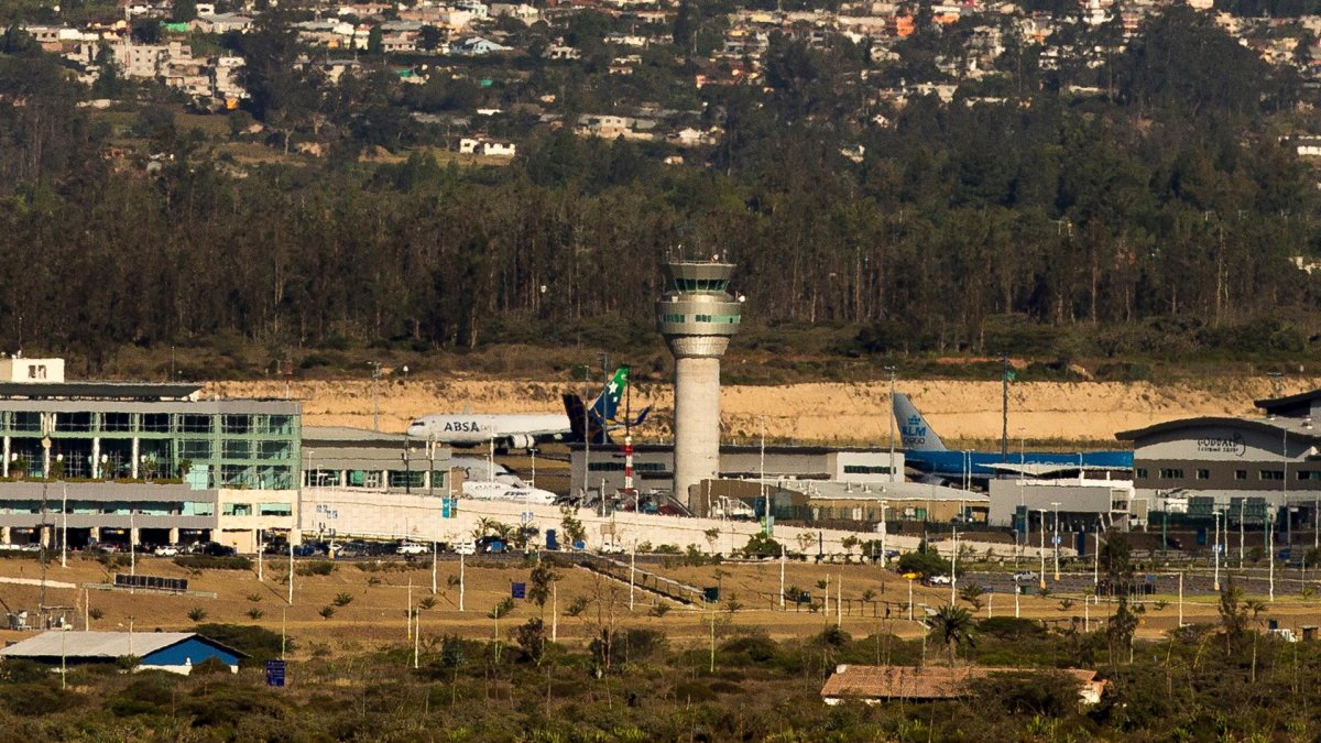 Fotografía de archivo fechada el 28 de julio del 2020 del Aeropuerto Internacional Mariscal Sucre, en Quito (Ecuador).