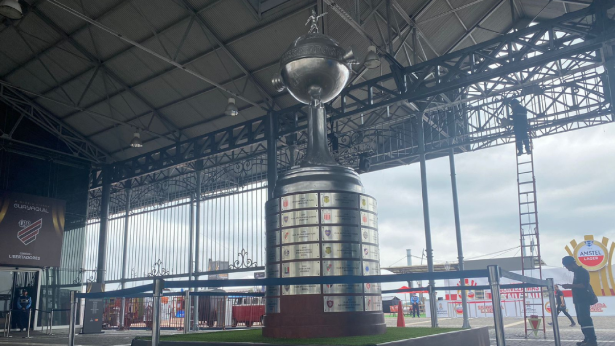 La Embajada del Hincha se levanta en el Palacio de Cristal.
