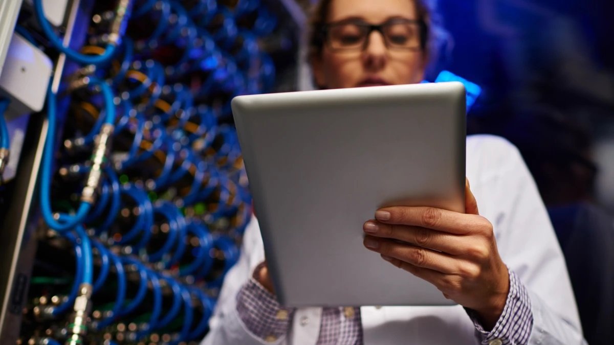 El Pew Research Center, señaló que los hombres que trabajan en STEM ganan un salario 40 % más alto que las mujeres.