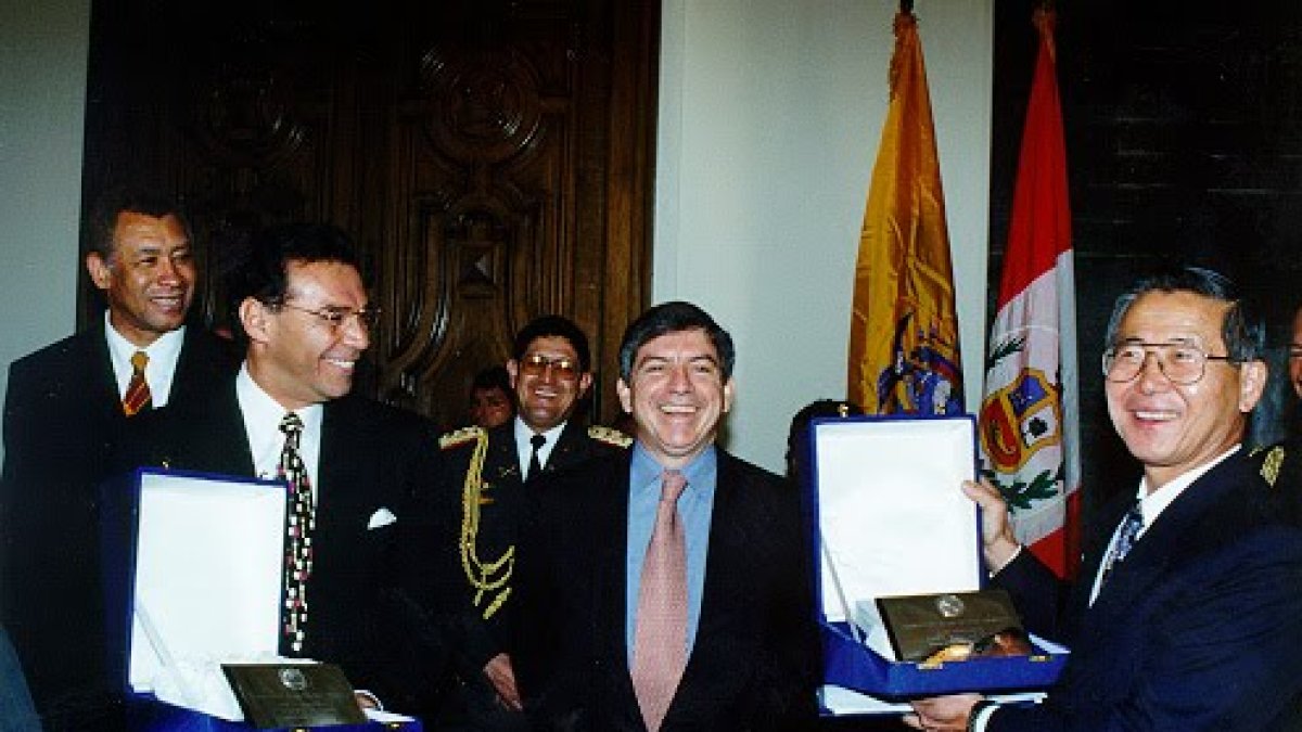 Hecho. Jamil Mahuad (i) por Ecuador y Alberto Fujimori por Perú firmaron.