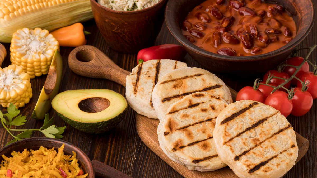 Ingredientes utilizados para hacer arepas.