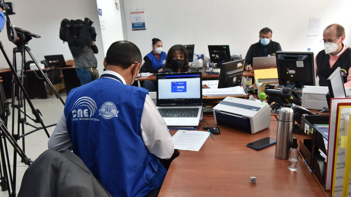 Referencia. El Consejo Nacional Electoral (CNE) inició el proceso de notificación a los miembros de la junta receptora del voto.