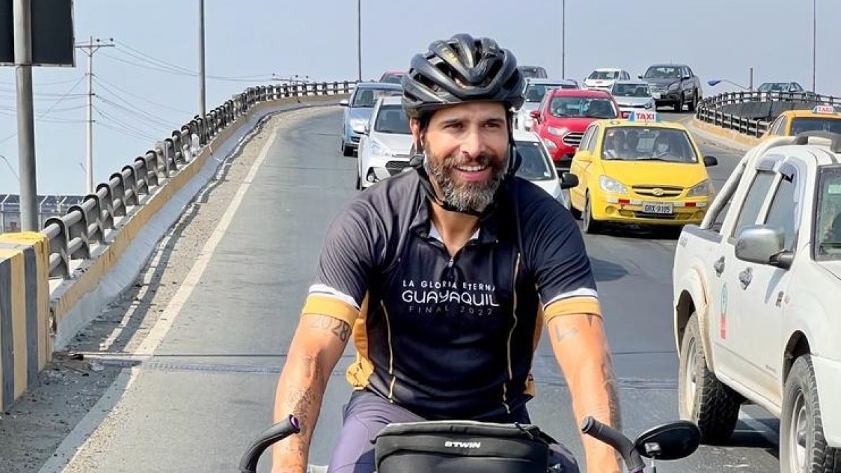 Diego Salgado estuvo ayer visitando distintos puntos turísticos de Guayaquil. Él estará en la final.