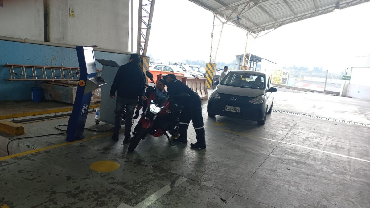 Finalmente la atención se habilitó con normalidad y los vehículos que tenían el turno para este día fueron atendidos sin interrupciones.