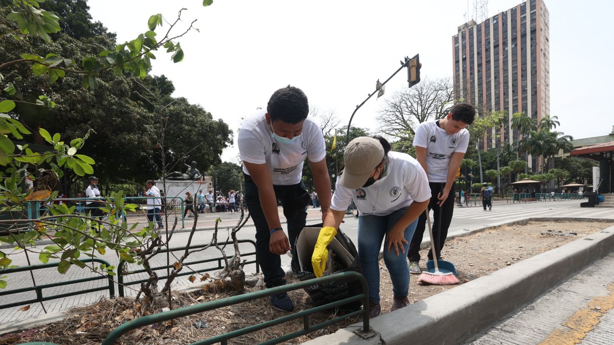 El punto donde confluyeron los estudiantes fue los exteriores del parque Centenario, a la altura de Lorenzo de  Garaicoa y el bulevar.