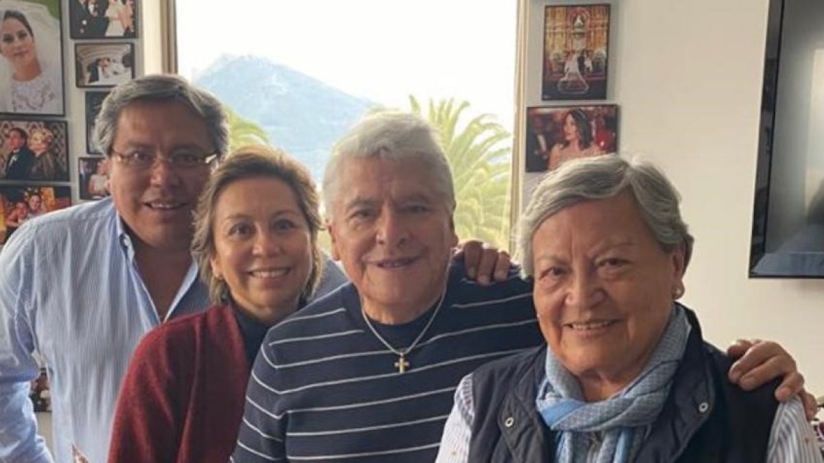 Pepe junto a sus hijos Ricky y Silvia y su esposa Rosita.