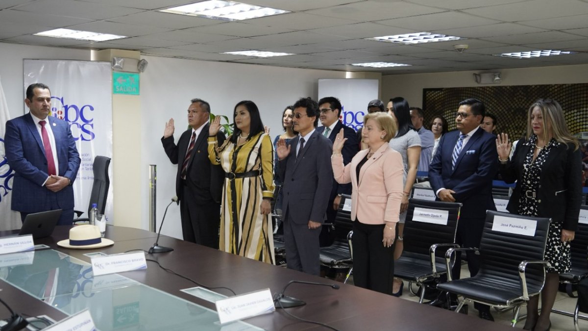 El CPCCS posesionó ayer a los diez integrantes de la Comisión Ciudadana que vigilará el proceso de selección del nuevo contralor general del Estado