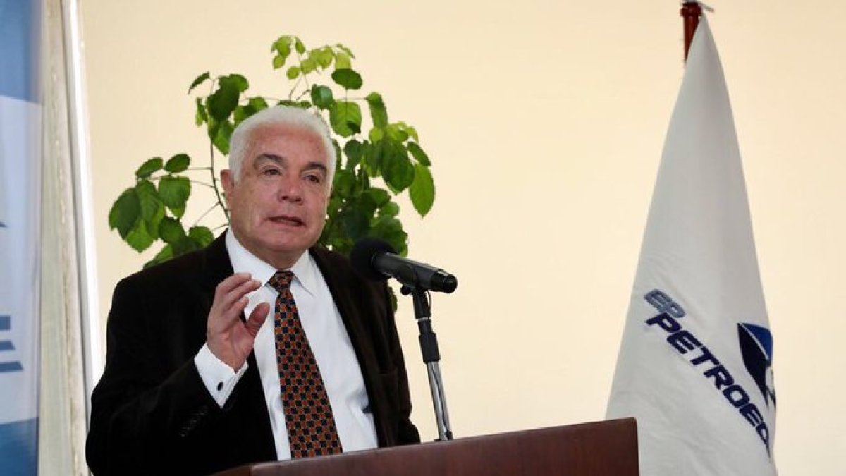 Santos Alvite es doctor en jurisprudencia y ha ocupado algunos cargos públicos.