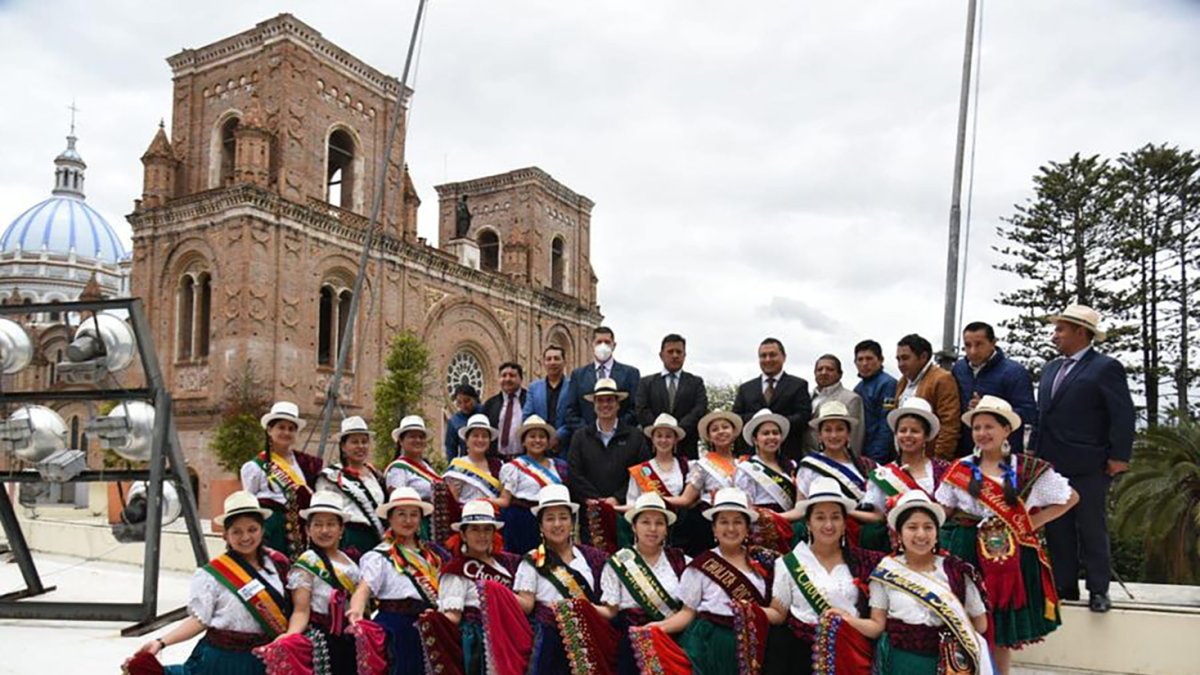 Cuenca. Las 21 aspirantes a la corona de Chola Cuencana recorren en estos días los diversos sitios históricos de la ciudad y de la provincia.