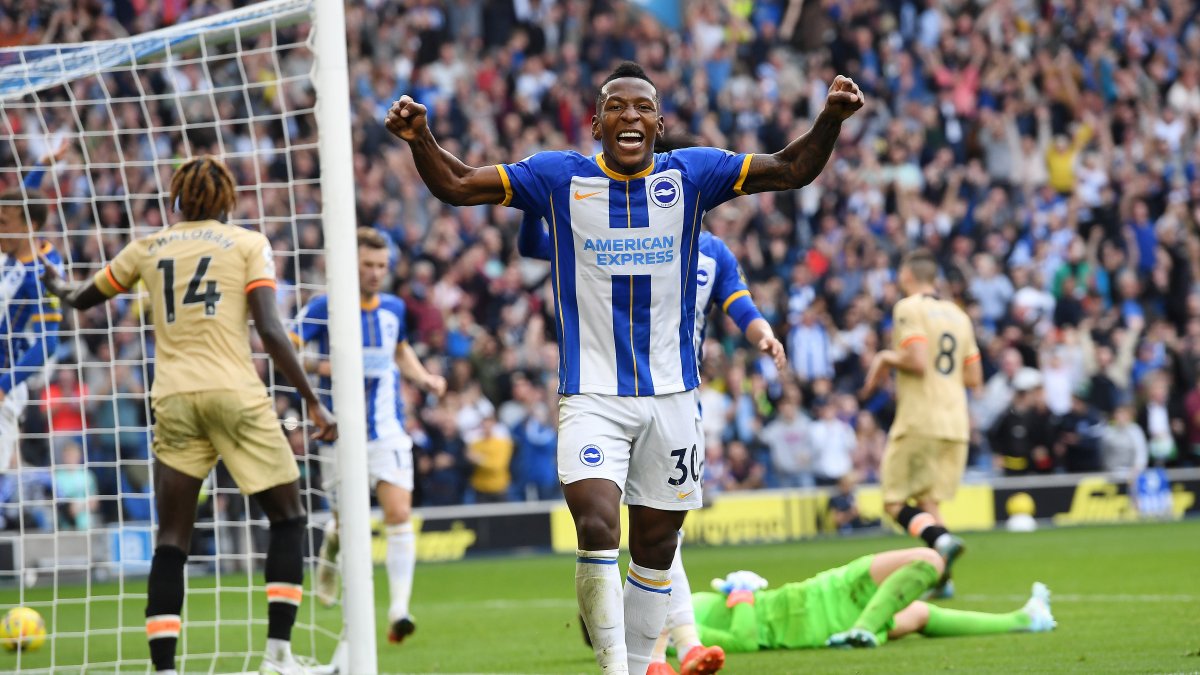 Pervis Estupiñan participó en el tercer gol del Brighton. A pase de Moisés Caicedo, sacó un centro que se desvió y terminó en el fondo del arco contrario