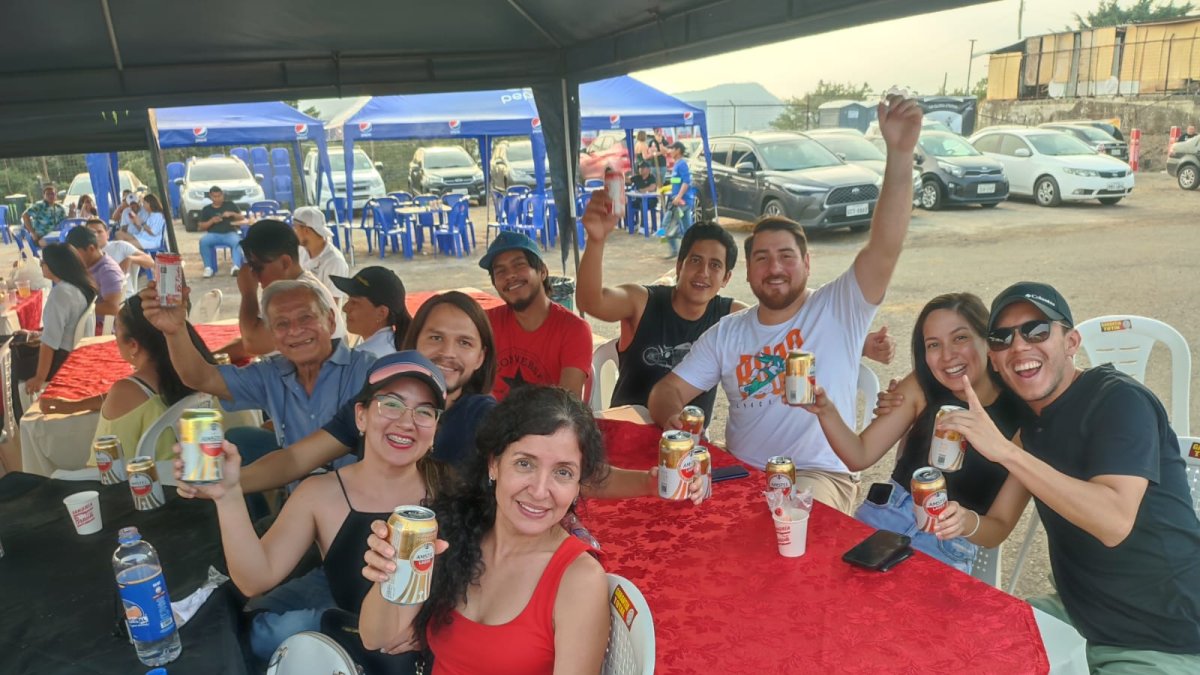 Decenas de extranjeros se reunieron para ver la final de la Libertadores. Hinchas del Flamengo planean celebrar a lo grande en la ciudad