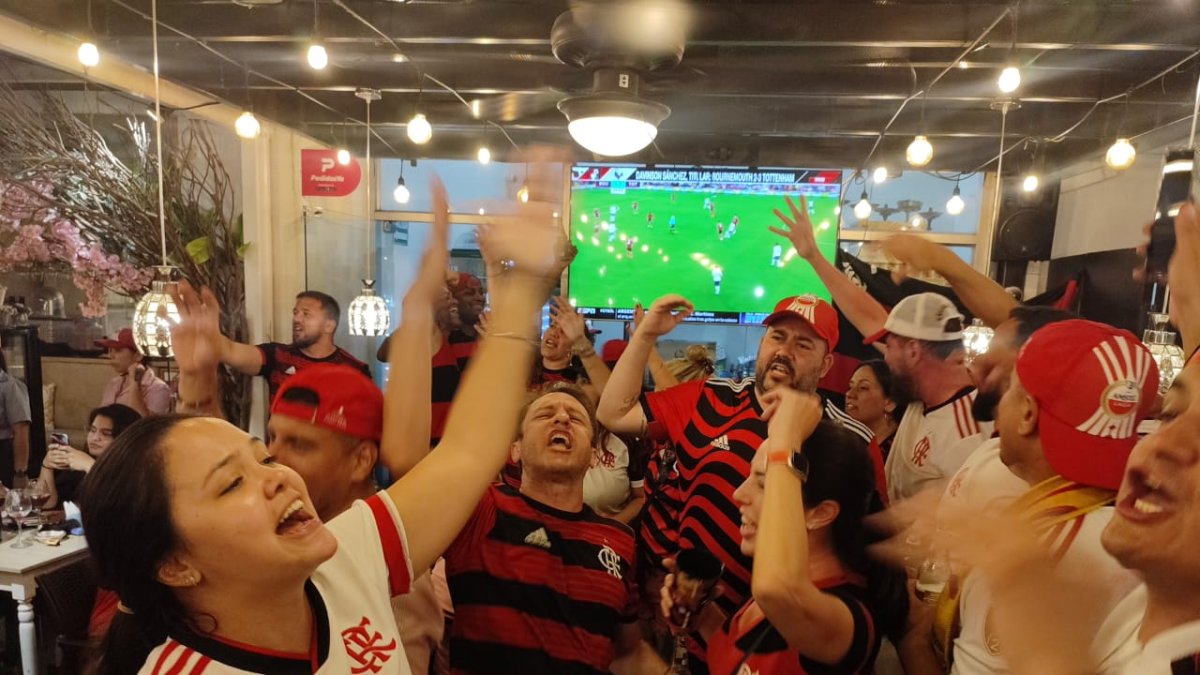 Hinchas del Flamengo celebran el cetro de la Libertadores.