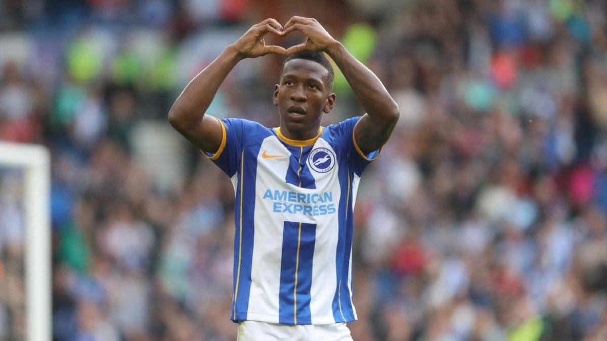 Pervis Estupiñán acumuló con el Brighton su sexto partido como titular en la goleada 4-1 ante Chelsea.