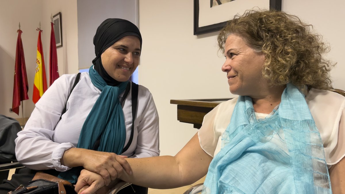 Lucha. Judith Gilbert (d) y Kifaia Aiaite, de la plataforma israelí Mujeres por la Paz, buscan una solución pacífica.