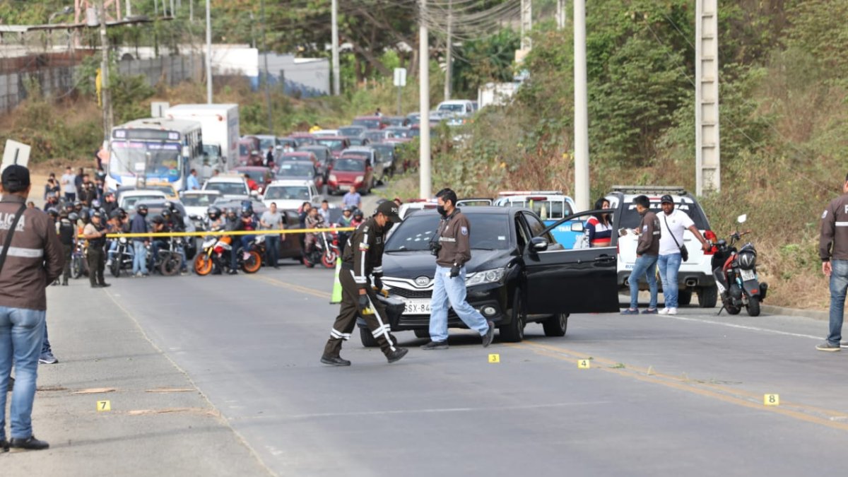 Un hombre fue baleado dentro de su vehículo en el norte de Guayaquil.
