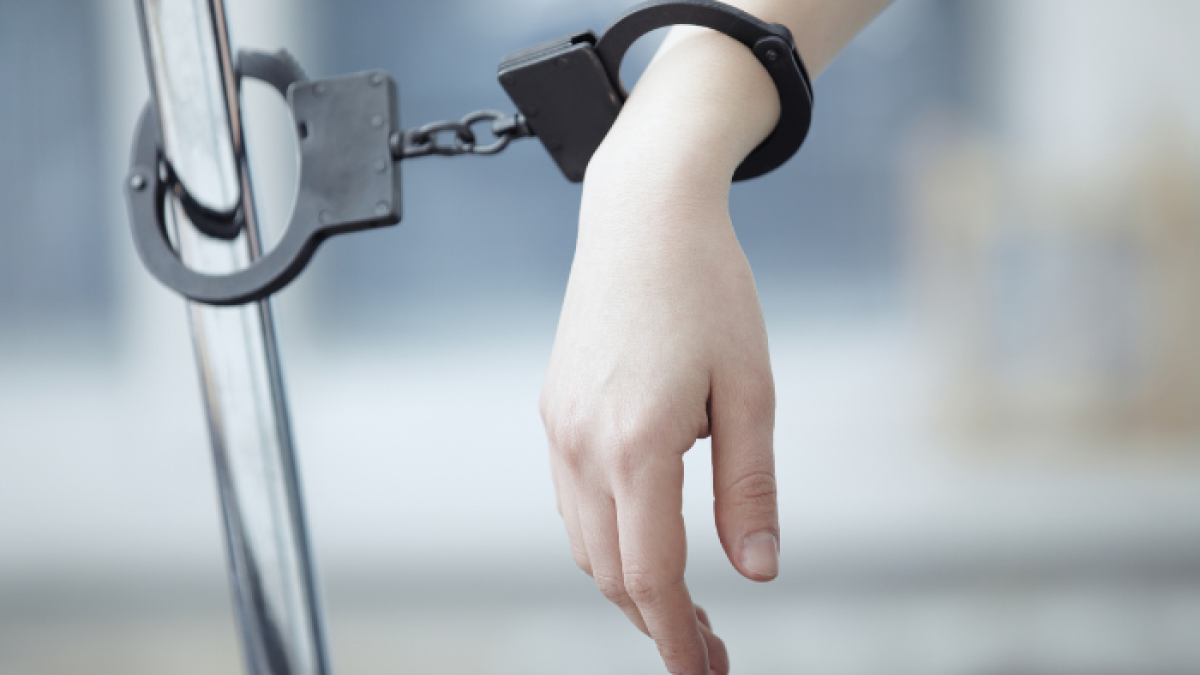 Referencial de mujer detenida.