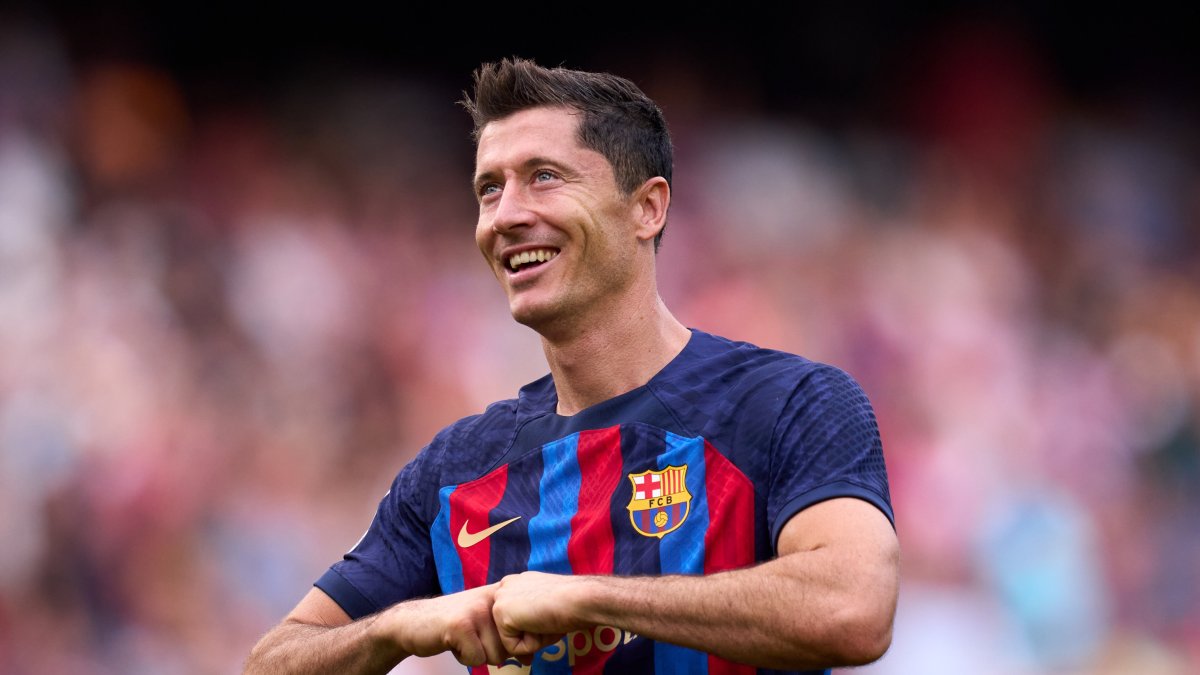 Robert Lewandowski, del FC. Barcelona, será baja tres partidos por suspensión.
