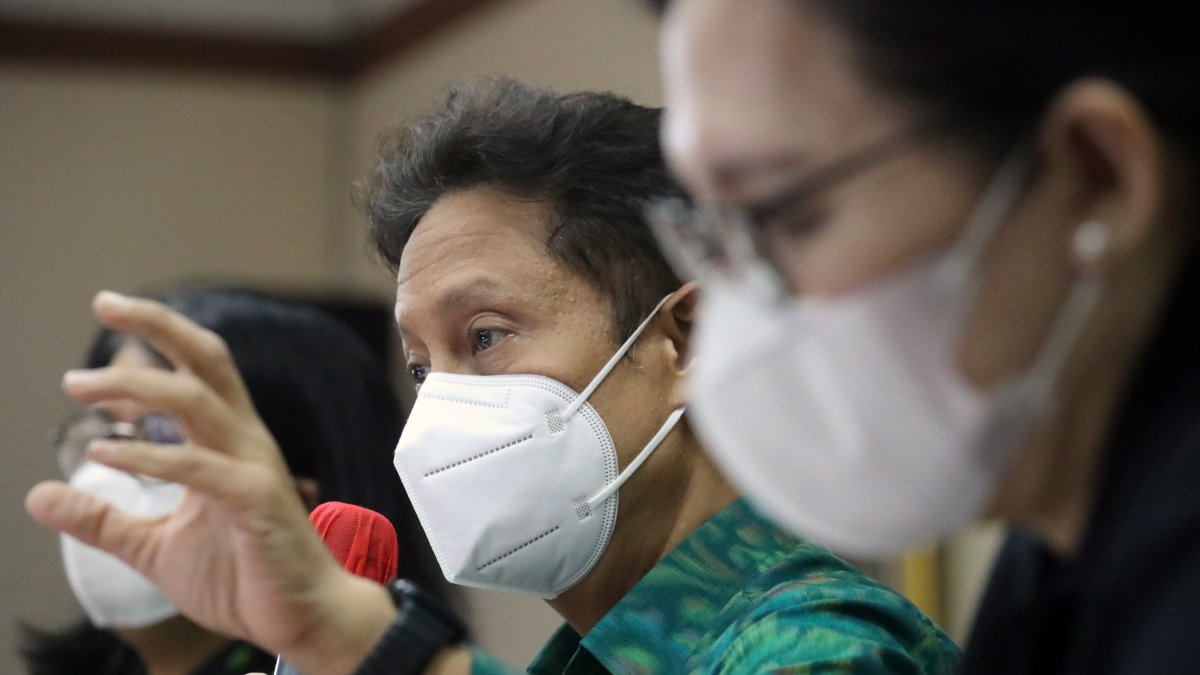 Las autoridades indonesias, que han prohibido la venta de todos los jarabes para la tos y la fiebre