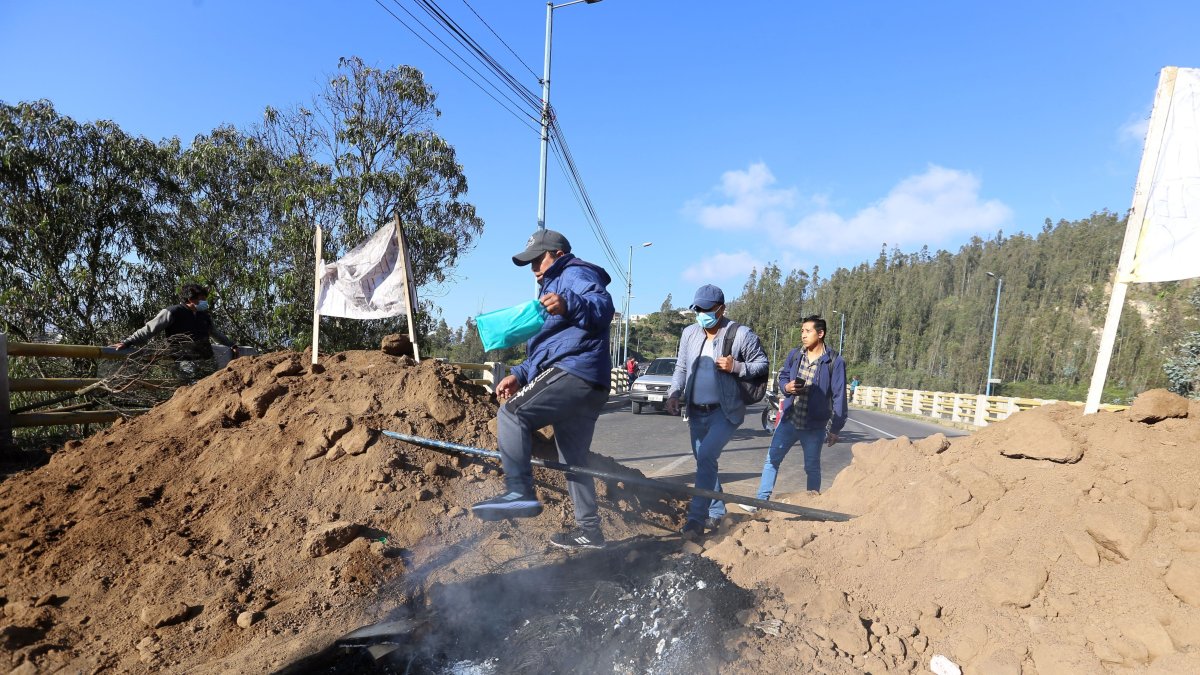 Junio. Hace cuatro meses, el país se sumió en el caos.