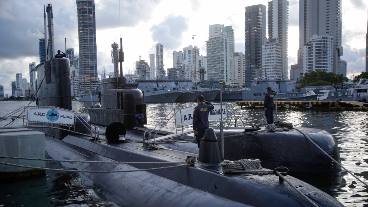 Cartagena. Los 42 tripulantes del submarino ARC Pijao de la Armada de Colombia, formados y listos para zarpar.