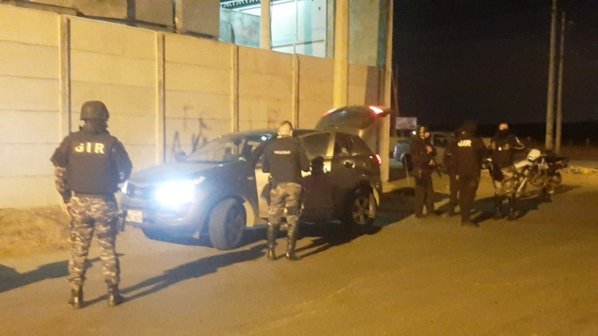 Portoviejo. Tras el atentado, los agentes levantan 13 indicios balísticos.