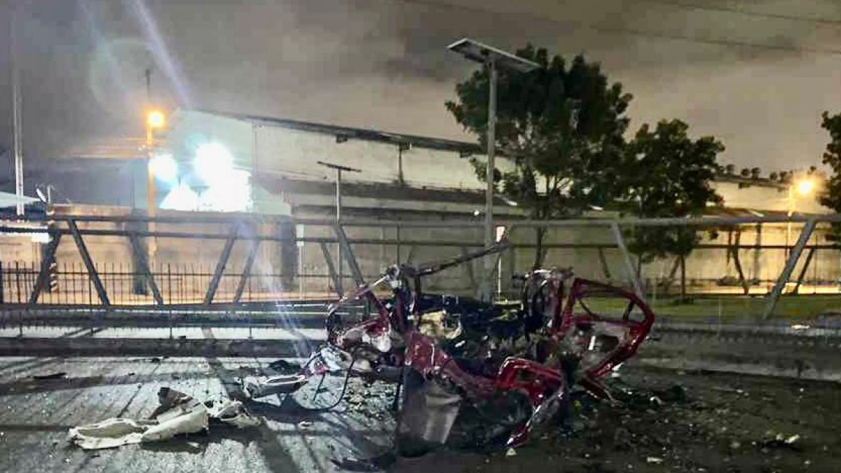 Madrugada de terror en Guayaquil: Policías asesinados, coches bombas en UPC, gasolineras y hasta en una terminal de buses.