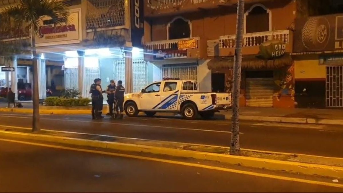 Los policías se encontraban cerca de una Unidad de Policía Comunitaria, en las calles 17 y Cuenca.