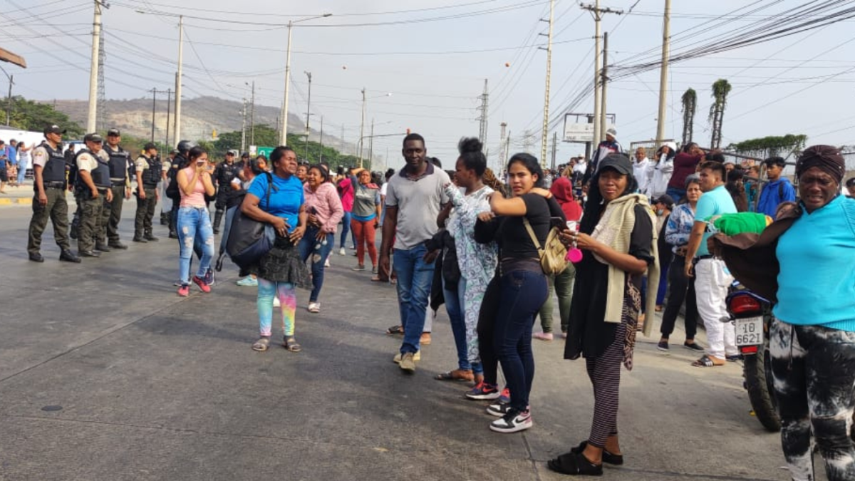Exteriores de la Penitenciaría del Litoral.