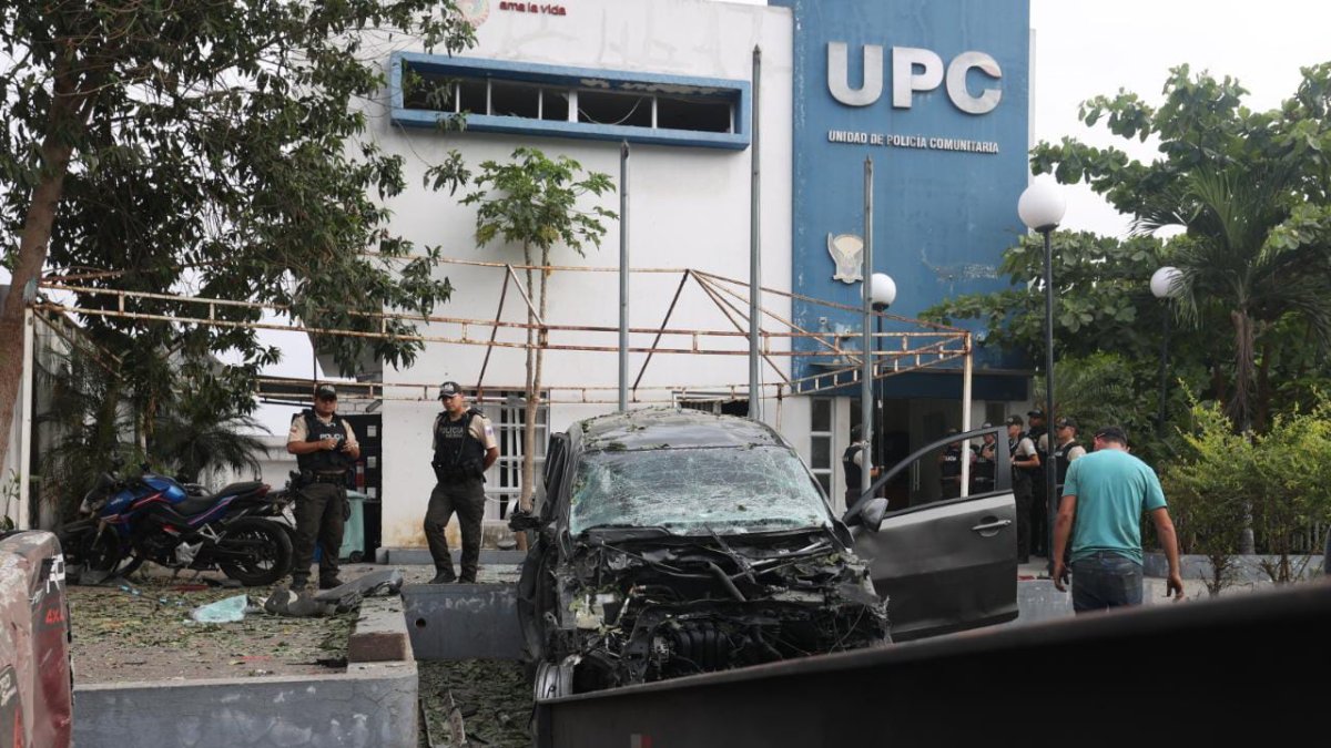 Varias unidades de policía comunitaria fueron blanco del crimen organizado, la madrugada de este martes 1 de noviembre.