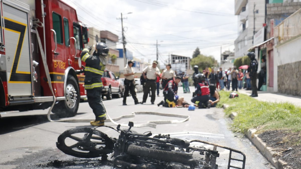 Cenizas. A eso quedó reducido el vehículo en el que se movilizaban los presuntos hampones.