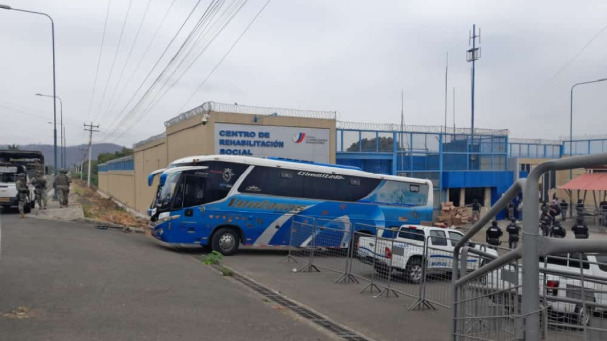 Traslado de los reos hasta Manabí.