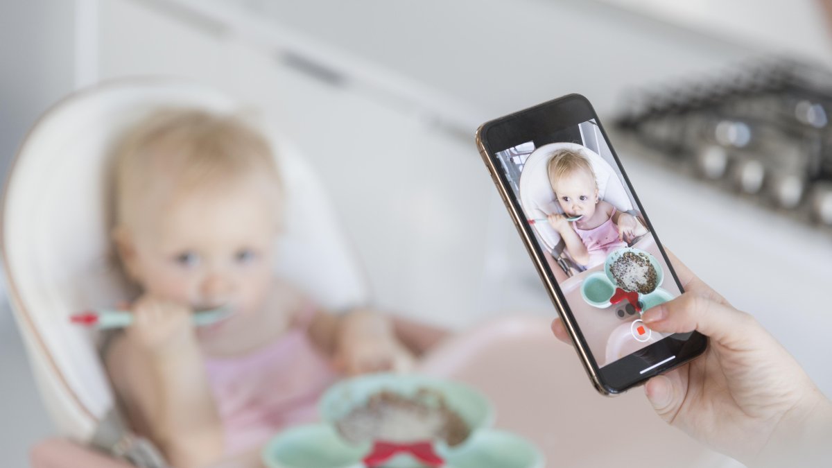 81 % de los bebés tiene presencia en la red antes de cumplir los seis meses