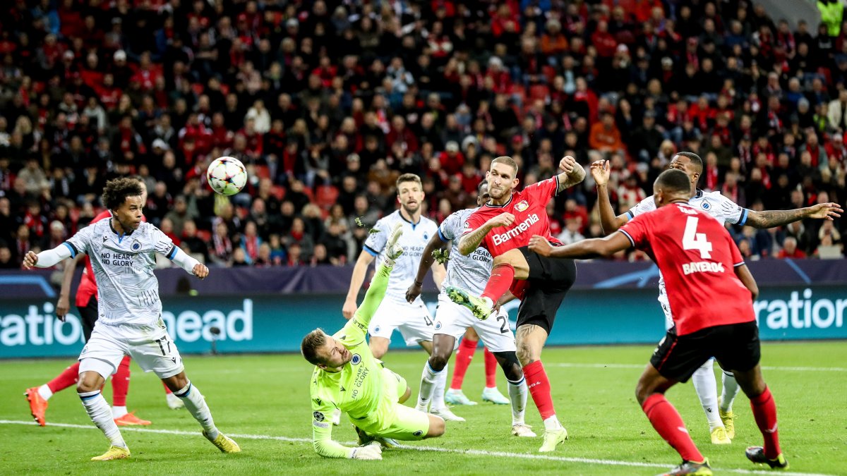 El Leverkusen empató como local ante el Brujas, pero se benefició de la caída del Atlético de Madrid.