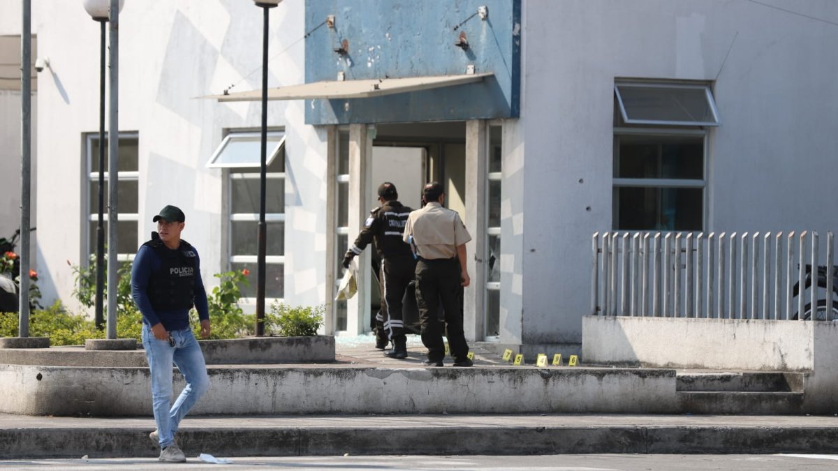 Escenario. Sujetos llegaron en un carro y en moto para arremete contra la Unidad de Policía Comunitaria (UPC).