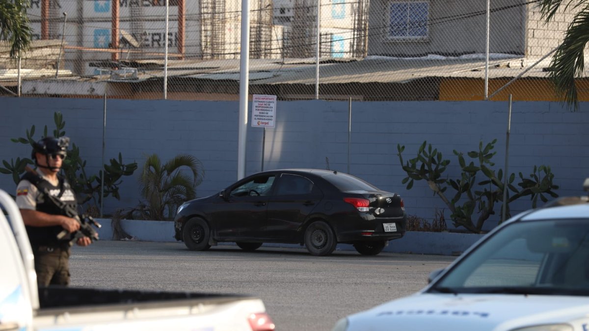 Coche bomba en la gasolinera Terpel de la av. 25 de julio.