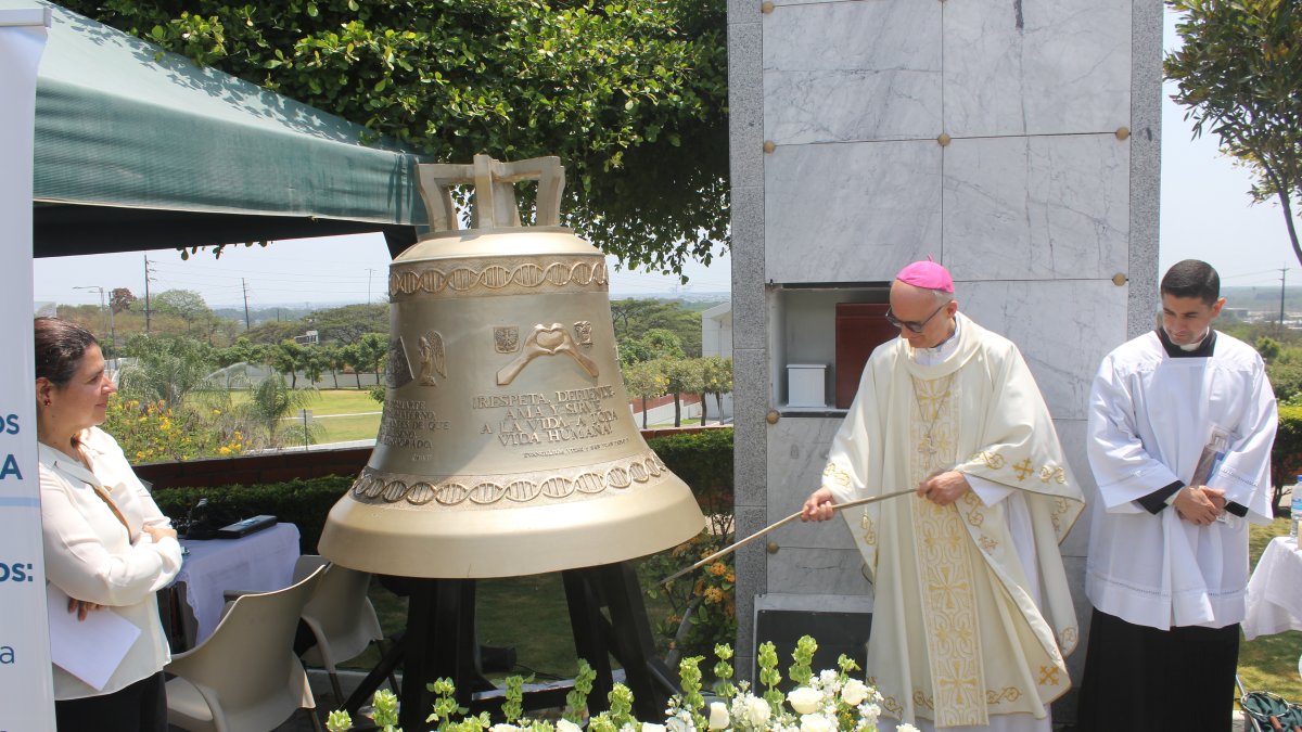 El acto religioso se desarrolló en el Panteón Metropolitano de la Junta de Beneficencia.