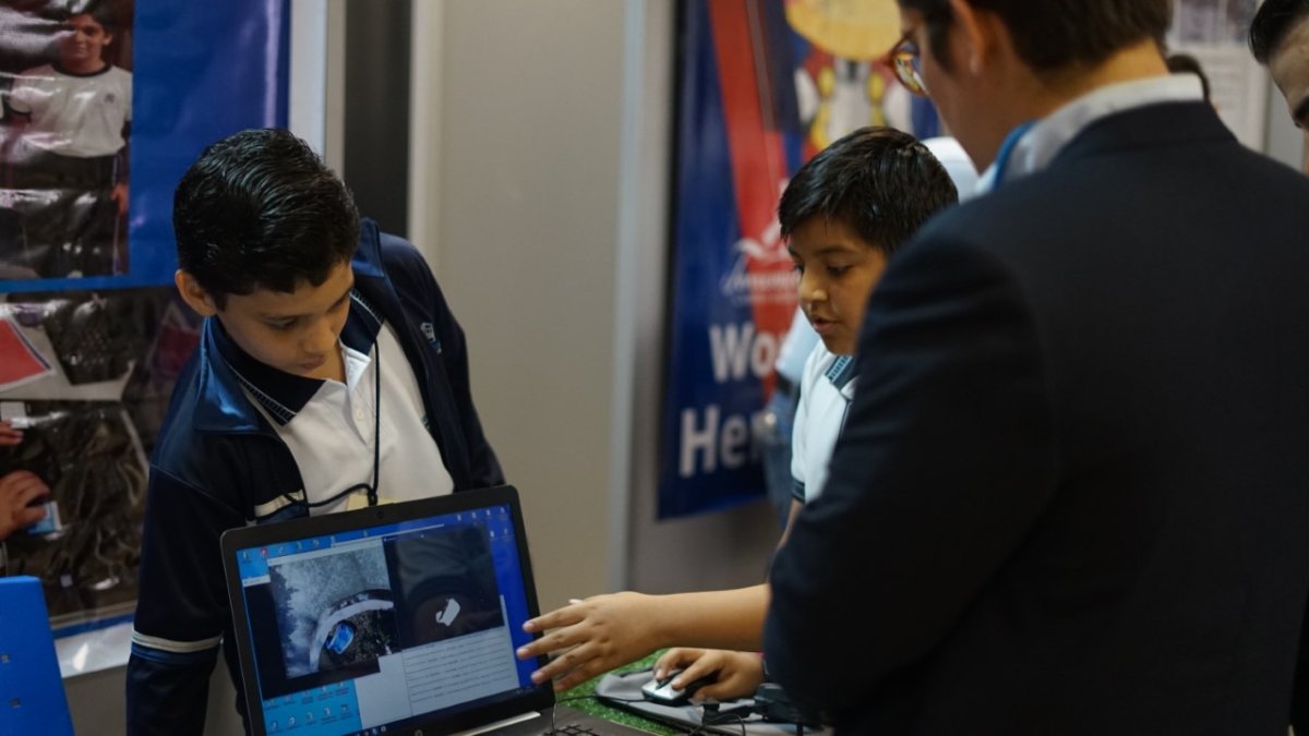 Los estudiantes de los planteles de Guayaquil se alistan para la jornada.