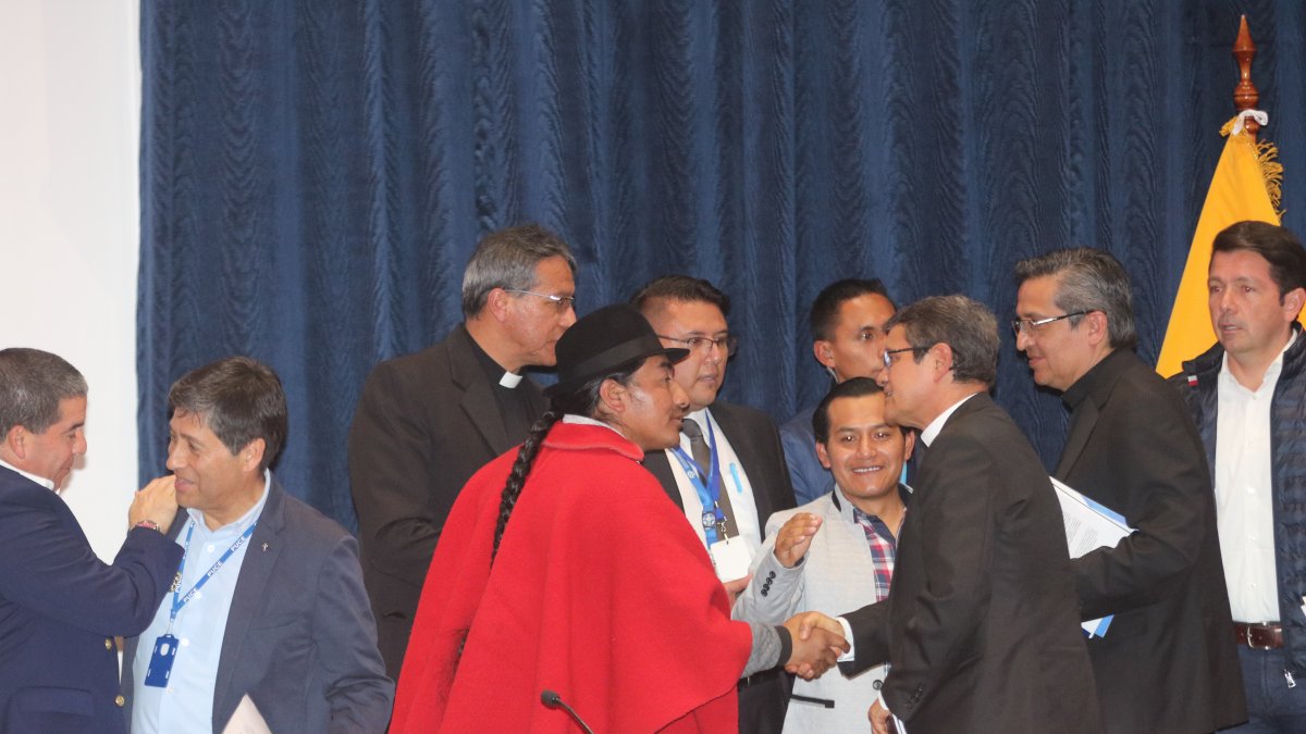 El 14 de octubre de 2022, la Conaie y el Gobierno cerraron las mesas de diálogo con más de 200 acuerdos.