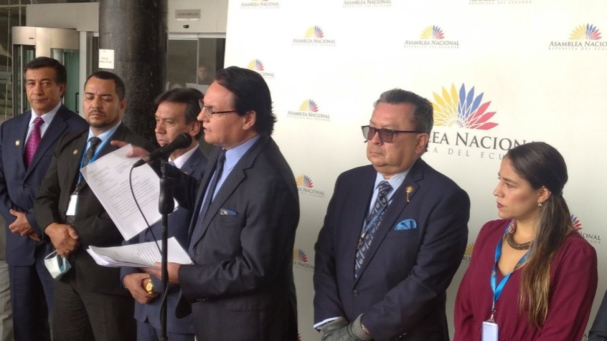 Petición. Fernando Villavicencio, Pedro Segovia y otros impulsan el caso.